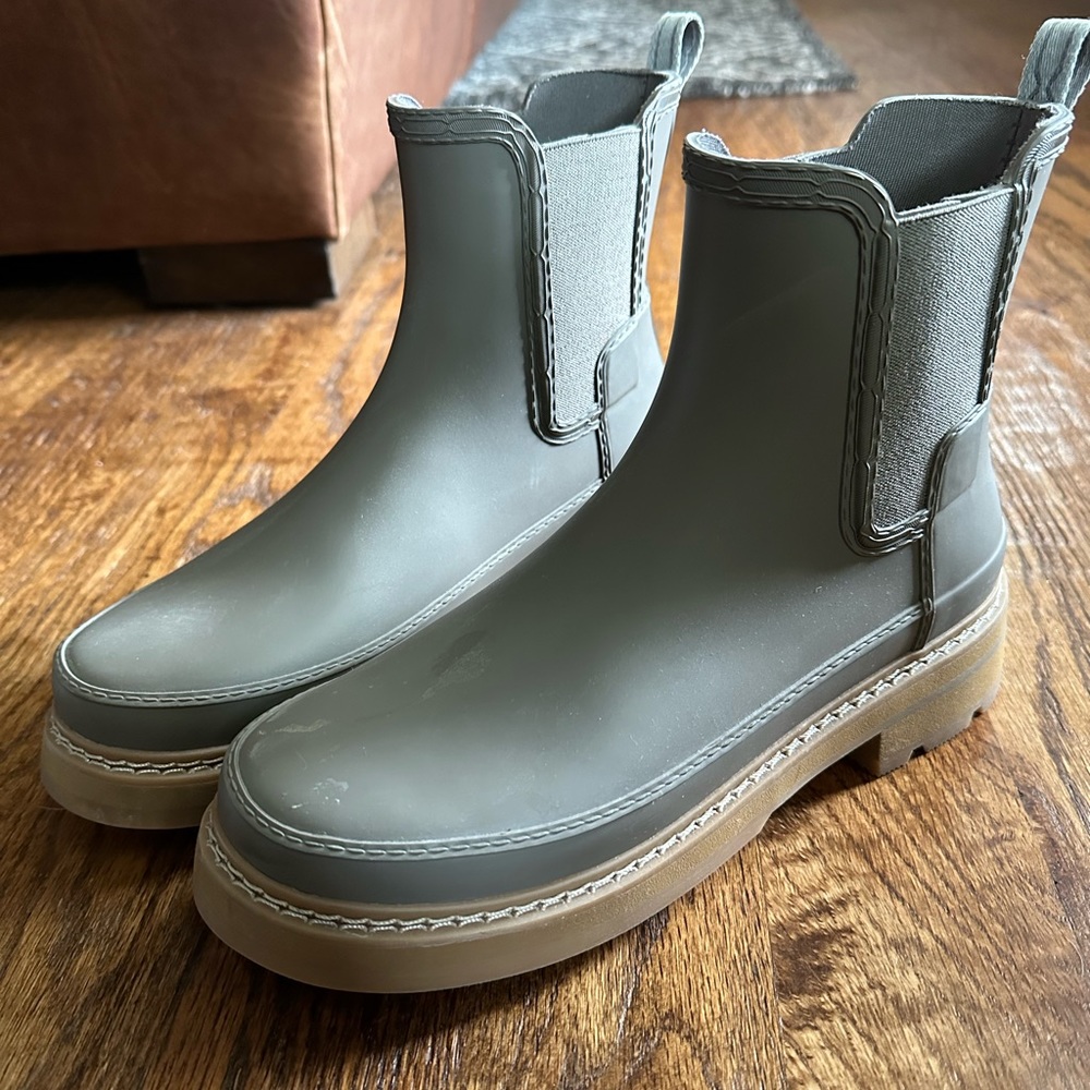 Size 9 Hunter Refined Stitch Detail Chelsea Boots